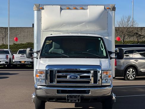 Used 2018 Ford E-450 and Econoline 450 Super Duty w/ Exterior Upgrade Package image 9