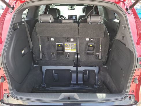 Used 2021 Toyota Sienna XSE w/ XSE Plus Package image 11