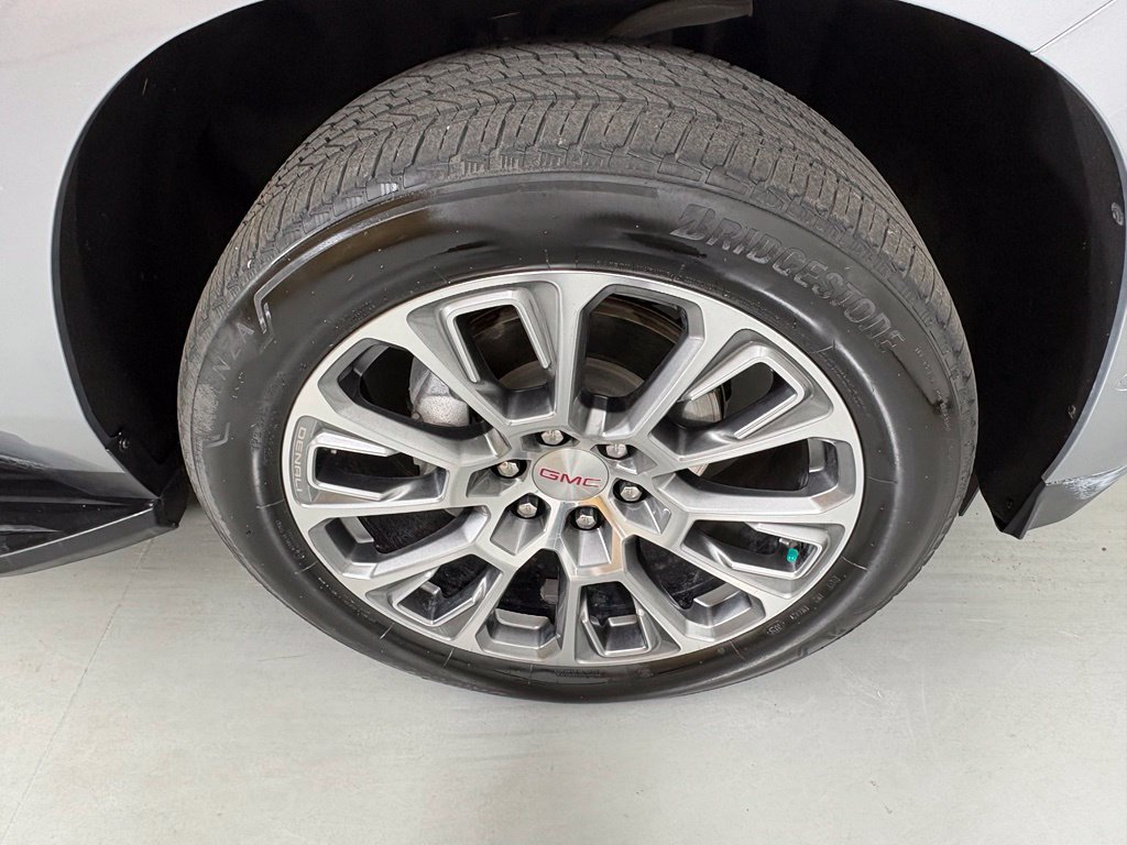 Used 2025 GMC Yukon XL Denali AWD/4WD image 14