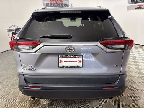 Used 2021 Toyota RAV4 LE FWD image 4