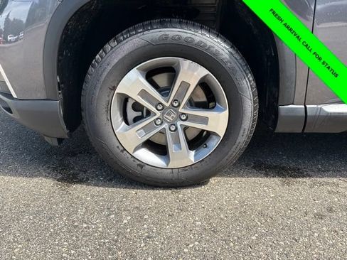 Used 2025 Honda Pilot EX-L image 3