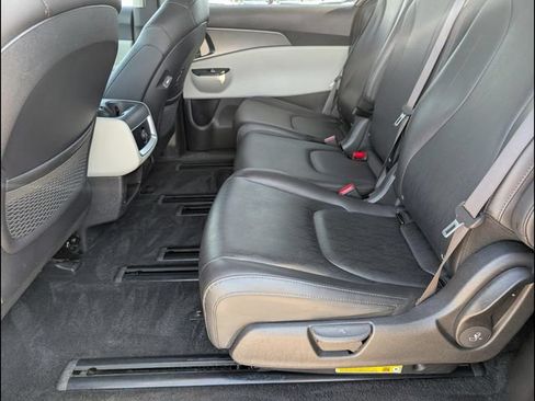 Used 2024 Kia Carnival LX FWD image 10