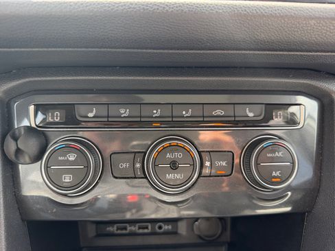 Used 2020 Volkswagen Tiguan SE w/ Panoramic Sunroof Package FWD image 11
