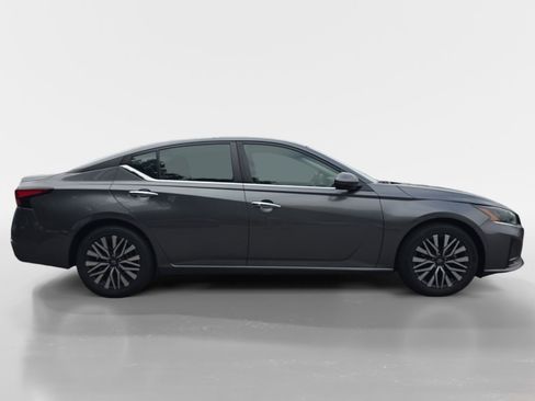 Used 2023 Nissan Altima 2.5 SV image 6