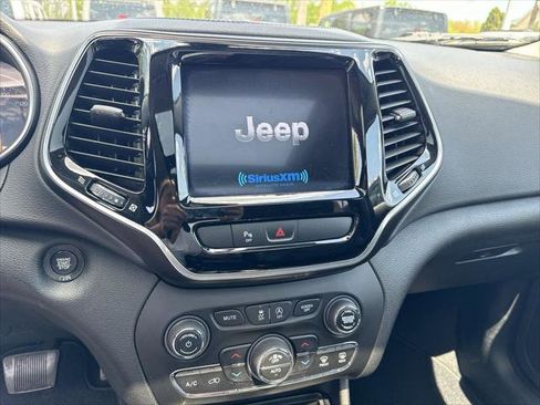 Certified 2019 Jeep Cherokee Limited w/ Luxury Group AWD/4WD image 15