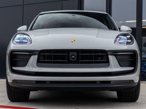 Certified 2026 Porsche Macan AWD/4WD image 8