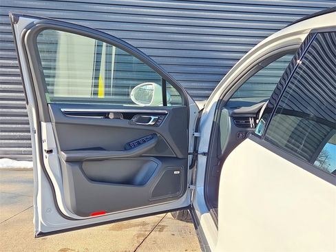 Certified 2026 Porsche Macan Turbo image 6