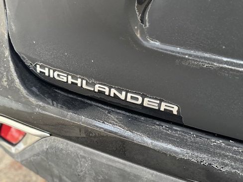 Certified 2023 Toyota Highlander XLE image 47