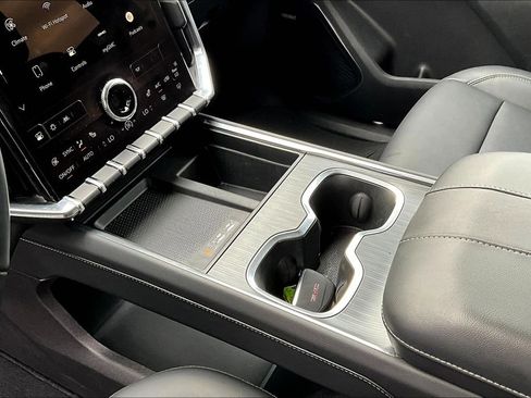 Used 2024 GMC Acadia Elevation image 19