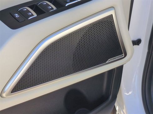 Certified 2025 Kia Telluride EX w/ EX Captain's Chair Package image 24