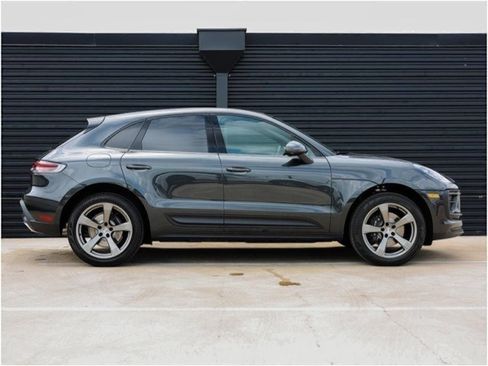 Certified 2025 Porsche Macan image 8