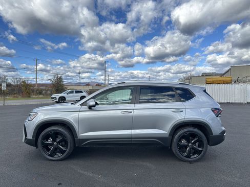 Certified 2025 Volkswagen Taos SEL w/ Black Wheel Plus Package image 9