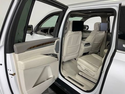 Used 2025 Cadillac Escalade ESV Premium Luxury Platinum AWD/4WD image 32