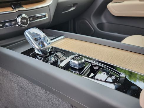 New 2026 Volvo XC60 T8 Plus w/ Protection Package Premier AWD/4WD image 15