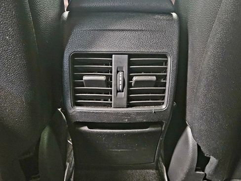 Used 2018 Mercedes-Benz CLA 250 4MATIC image 32