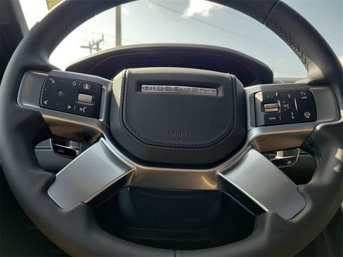 New 2025 Land Rover Discovery Metropolitan Edition image 29