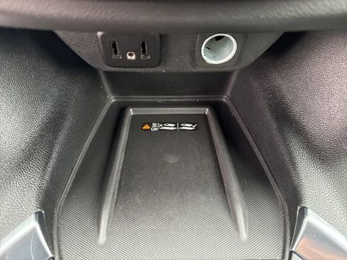 Used 2023 Chevrolet Traverse LT image 25