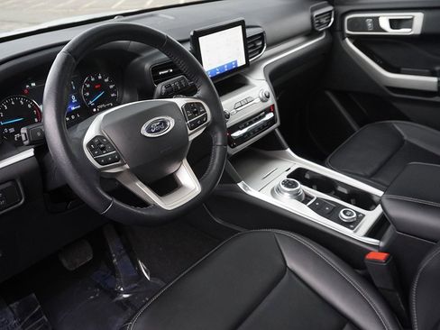 Used 2022 Ford Explorer XLT w/ Equipment Group 202A image 31