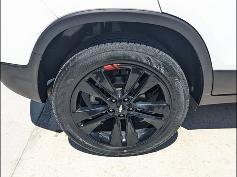 Used 2021 Chevrolet Trax LT w/ Redline Edition AWD/4WD image 16