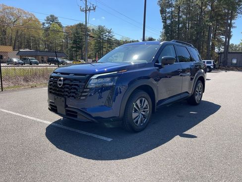 New 2026 Nissan Pathfinder SV w/ SV Premium Package AWD/4WD image 2