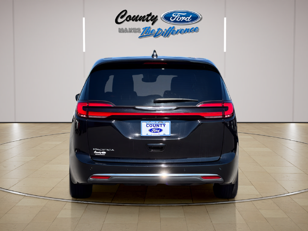 Used 2025 Chrysler Pacifica Select FWD image 4