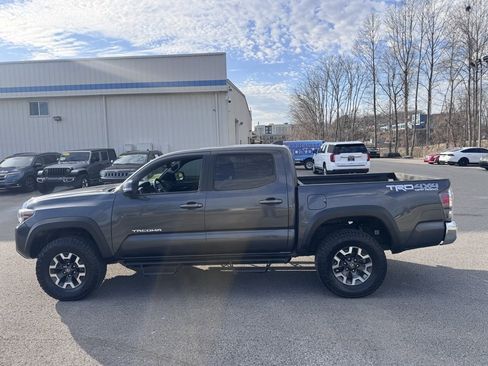 Used 2022 Toyota Tacoma TRD Off-Road image 7