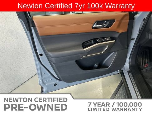 Used 2025 Nissan Pathfinder Platinum AWD/4WD image 46