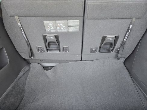 New 2026 Kia Carnival EX FWD image 25