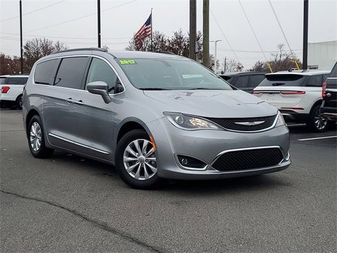 Used 2017 Chrysler Pacifica Touring-L image 35