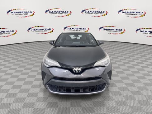 Used 2020 Toyota C-HR XLE FWD image 3