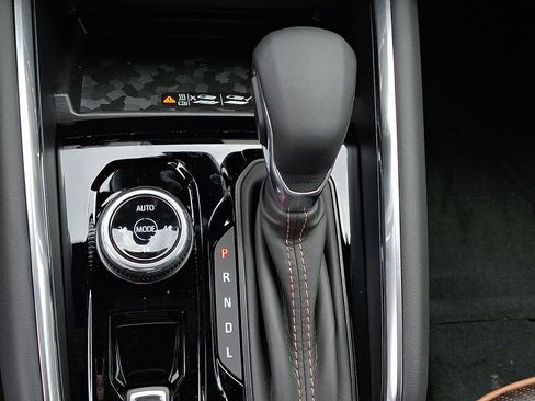 New 2026 GMC Canyon AT4 w/ AT4 Premium Package AWD/4WD image 7