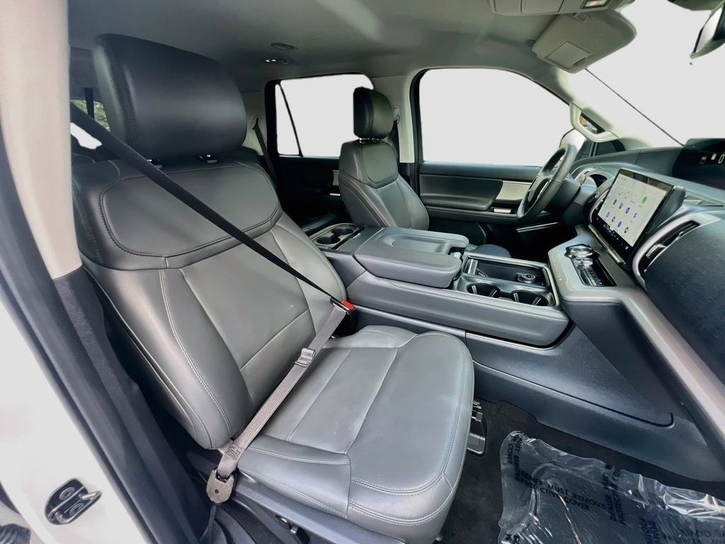 Used 2026 Ford Expedition Active RWD image 30