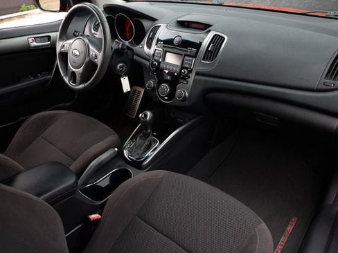 Used 2011 Kia Forte Koup SX FWD image 21