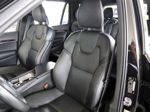 Used 2016 Volvo XC90 T6 Momentum AWD/4WD image 20