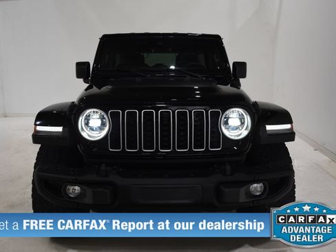 Used 2025 Jeep Wrangler Unlimited Sahara AWD/4WD image 2