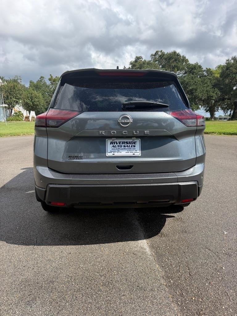 Used 2024 Nissan Rogue S FWD image 4