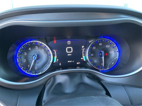 Used 2024 Chrysler Pacifica Touring-L image 15