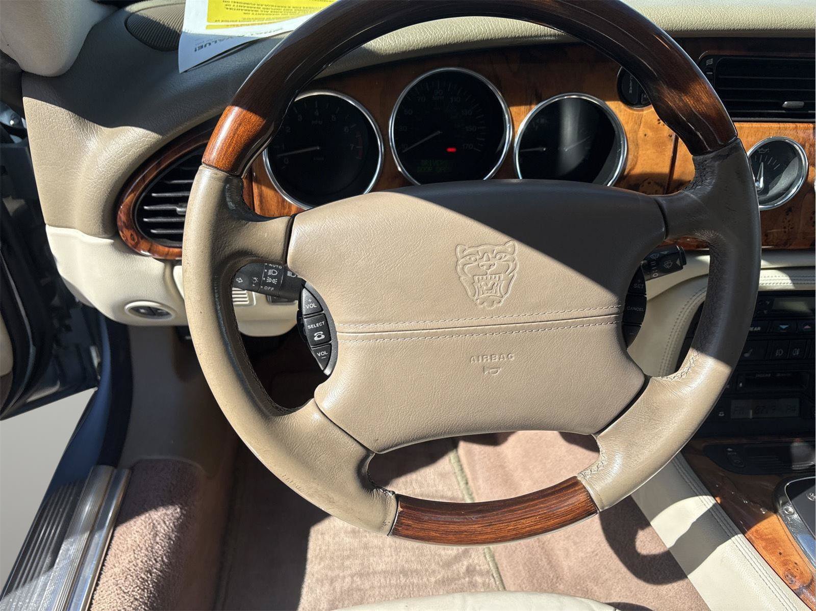 Used 2005 Jaguar XK8 Convertible RWD image 19