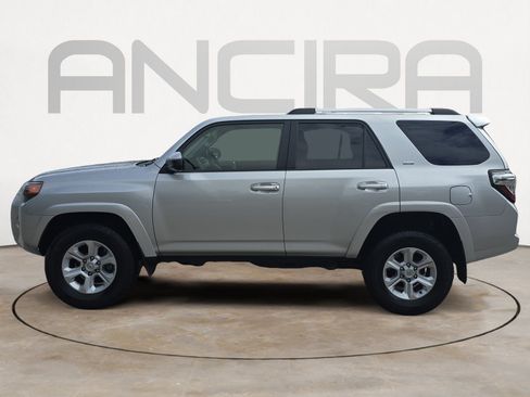Used 2024 Toyota 4Runner SR5 AWD/4WD image 9