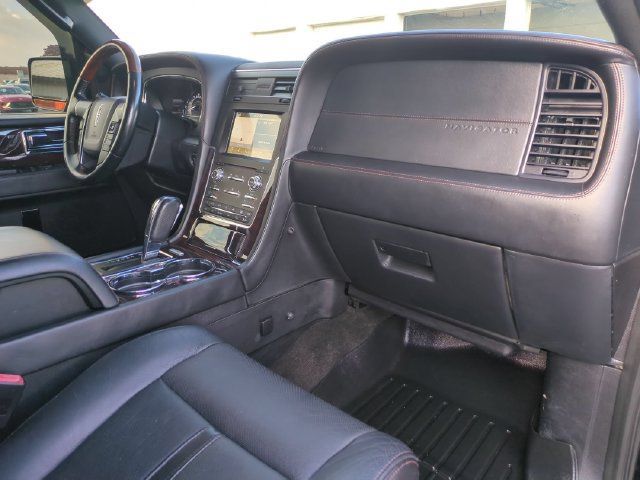 Used 2017 Lincoln Navigator L Reserve AWD/4WD image 22