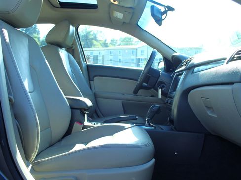 Used 2010 Ford Fusion Hybrid FWD image 16