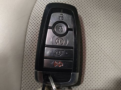 Used 2019 Ford Explorer Limited w/ Limited Luxury Package image 32