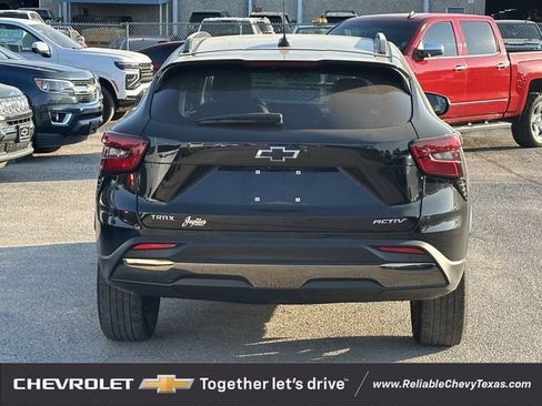 Used 2024 Chevrolet Trax ACTIV w/ Driver Confidence Package FWD image 5