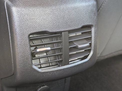 Used 2019 Ford Fusion SE FWD image 16