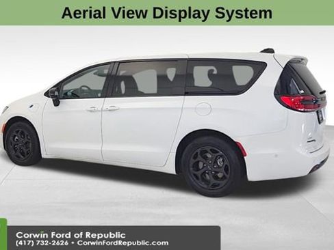 Used 2024 Chrysler Pacifica Select image 5