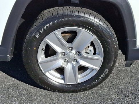 Certified 2022 Jeep Compass Latitude image 11