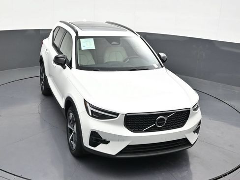 Used 2024 Volvo XC40 B5 Plus w/ Climate Package AWD/4WD image 24