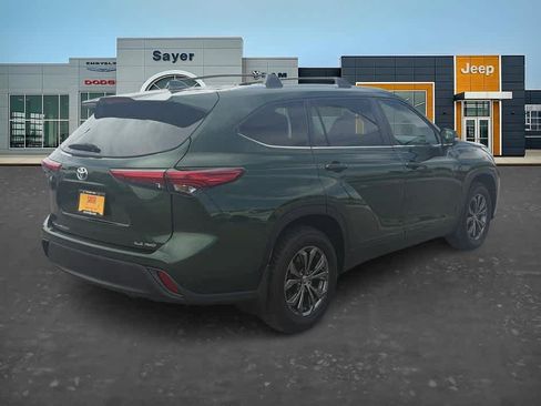 Used 2023 Toyota Highlander XLE AWD/4WD image 7