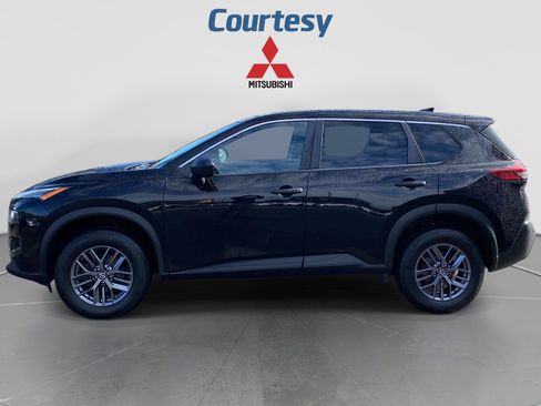 Used 2021 Nissan Rogue S AWD/4WD image 2