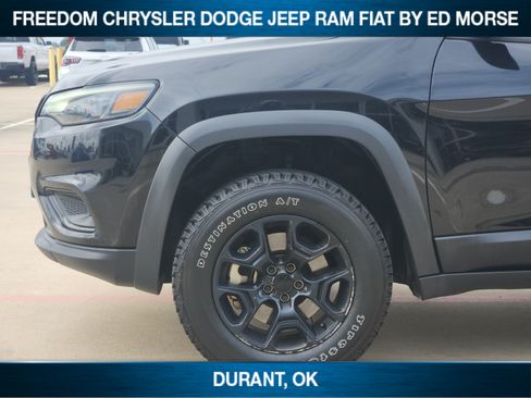 Used 2022 Jeep Cherokee Latitude AWD/4WD image 6